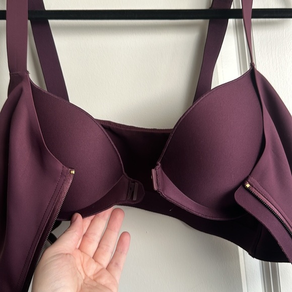 Front-Close Sports Bra by Victoria Secret - Picture 3 of 7